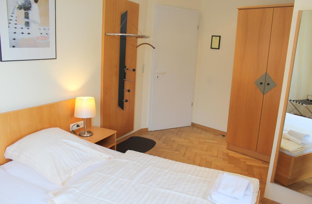 Schiller 3*